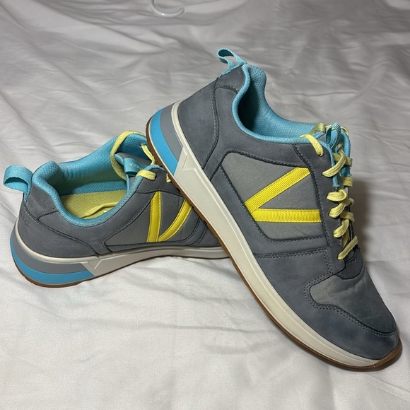 Vionic Rechelle Sneaker- Light Grey
Suede Leather size 9 - Picture 2 of 11